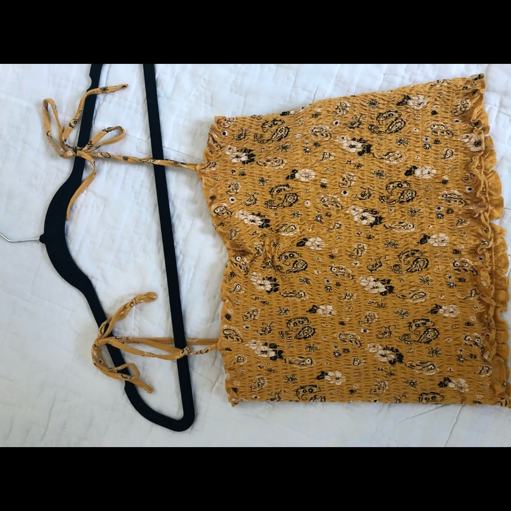 Yellow crop top tank 🌻